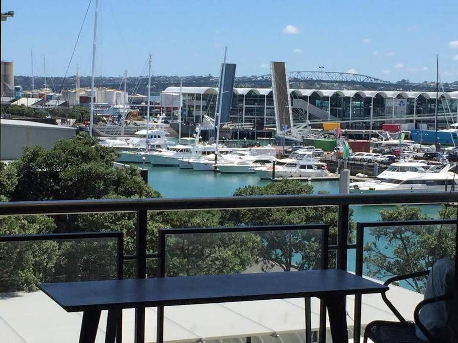 Appartamento Luxury Waterfront Nest Above Viaduct Harbour Auckland Esterno foto
